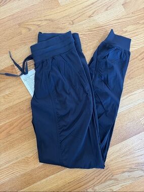 NWT Lululemon Mid Rise Dance Studio Joggers *Tall*